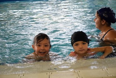 "LES CLASSES BLEUES" À LA PISCINE